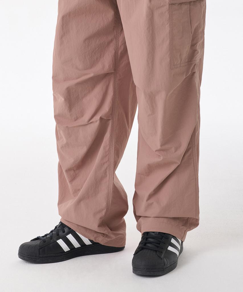 MUSINSA STANDARD Nylon One-Tuck Parachute Cargo Pants [Desert Pink]