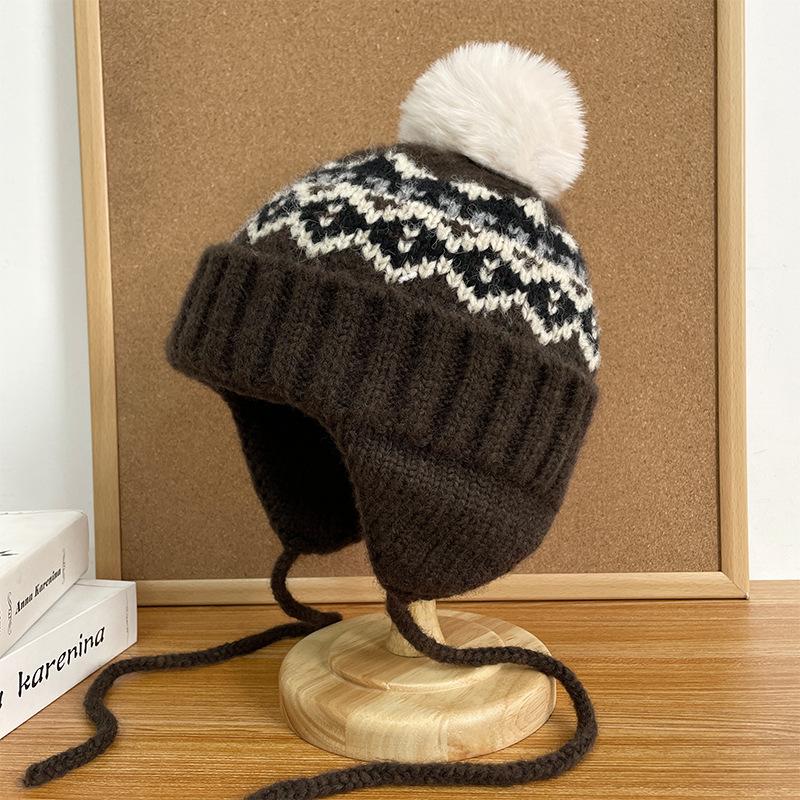 Корейская шерстяная шапка для женщин с ретро-узором, осенне-зимняя, утолщенная, теплая, с защитой ушей, завязками, милым меховым помпоном, вязаная шапка-ушанка