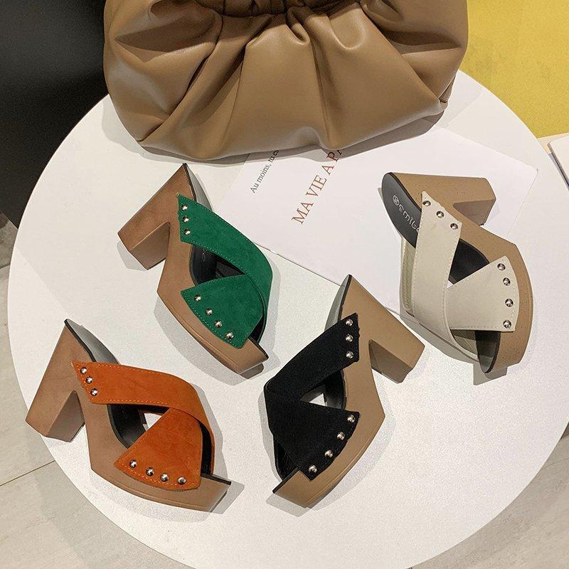 Женские туфли на платформе, каблуки, роскошные черные туфли на танкетке, босоножки на высоком каблуке, тапочки с заклепками, элегантная дизайнерская летняя обувь 2024 года