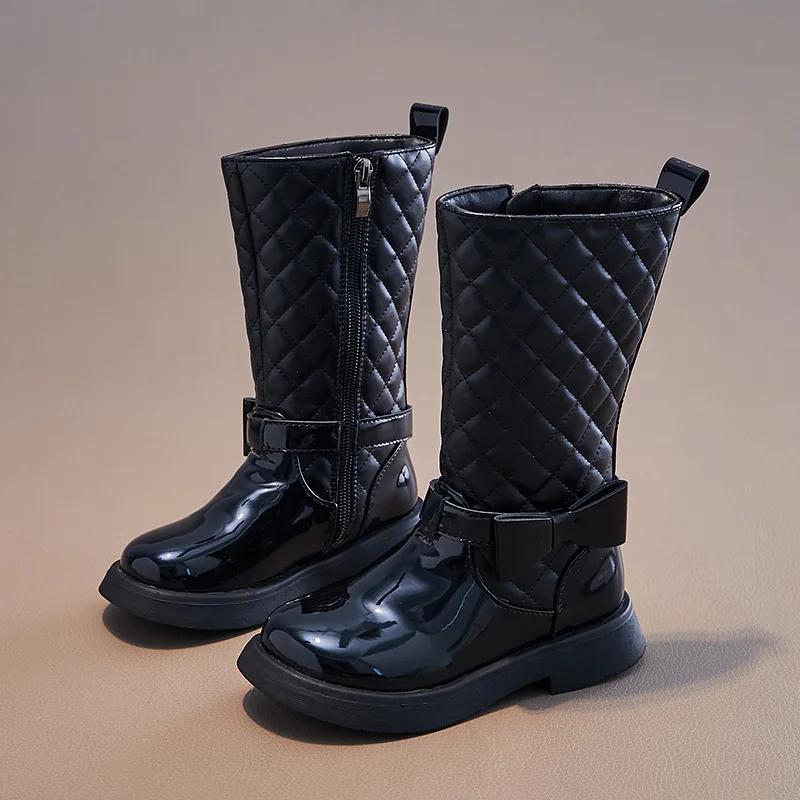 Черные сапоги для девочек, глянцевые, 2024, с боковой молнией, детские высокие сапоги с бантом, универсальная повседневная обувь для подиума, британский стиль, нескользящие