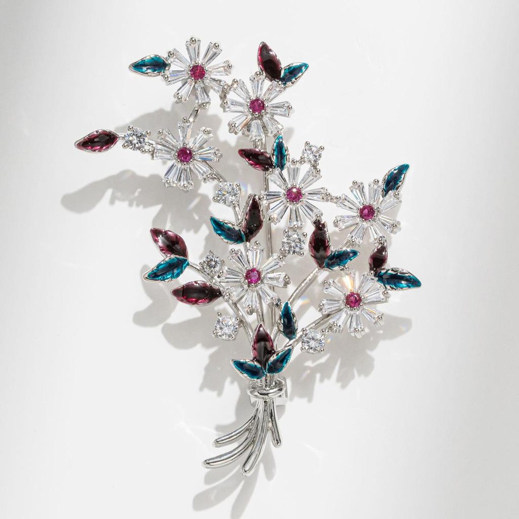 Изысканная серебряная брошь-букет: Элегантный подарок на День святого Валентина