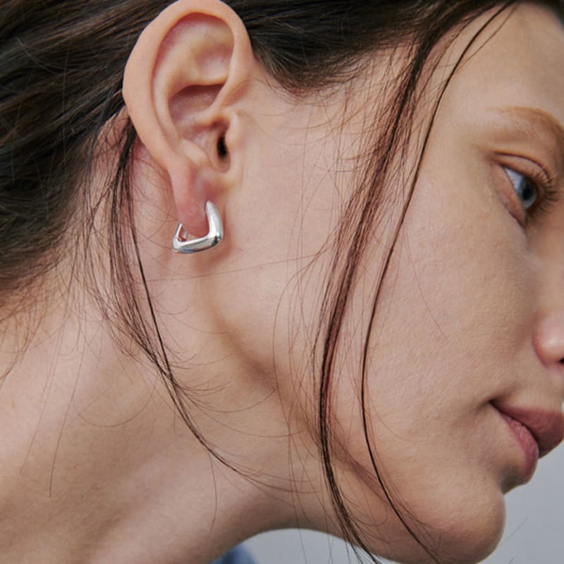 etrive Minimal Triangle Earrings