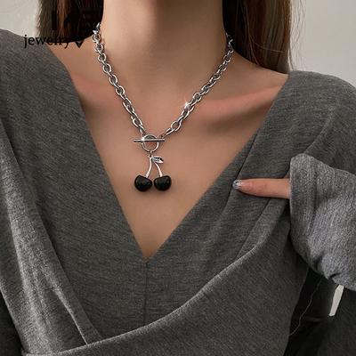 Модная женская цепочка с кулоном чёрная вишня