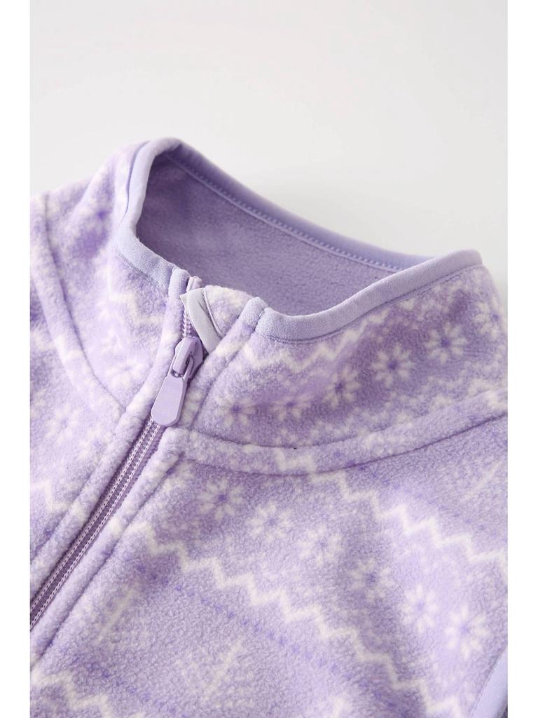 Девочкин флисовый жилет с принтом: Уютная, всесезонная верхняя одежда и вариант школьной формы