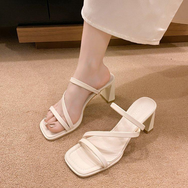 Fashion temperament increases, one-word cool slippers for women to wear in the summer of 2024, new foreign style, light and super soft high heels