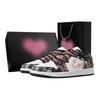 Air Jordan 1 Штемпель Чернила, Коробка Сердце Устойчивые к истиранию Низкие Винтажные Баскетбольные Кроссовки Женские Черно-Розовые DC0774-101(Команда773--)