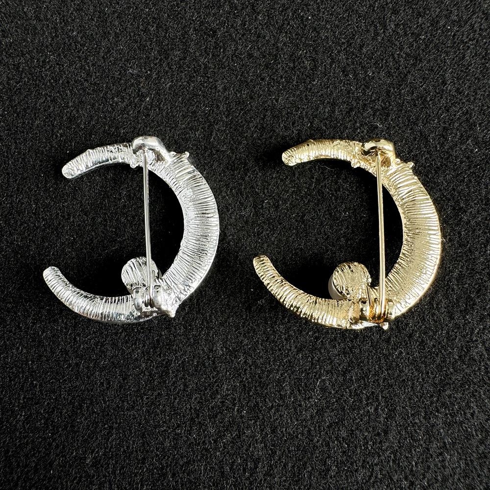 Fashion Design Sense Flash Diamond Moon Pearl Brooch Clothing Accessories Fashion Temperament Personality Accessories
