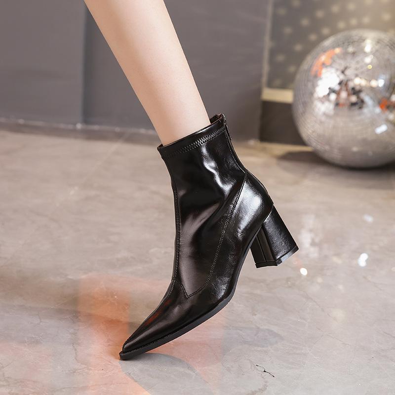 Ретро короткие женские сапоги на толстом каблуке 2025 зима новые заостренные сзади короткие голые сапоги на молнии нишевый дизайн модные сапоги