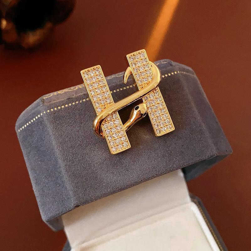 Средневековая винтажная брошь в виде пчелиного жемчуга: Роскошные ювелирные изделия в стиле ретро-дворца