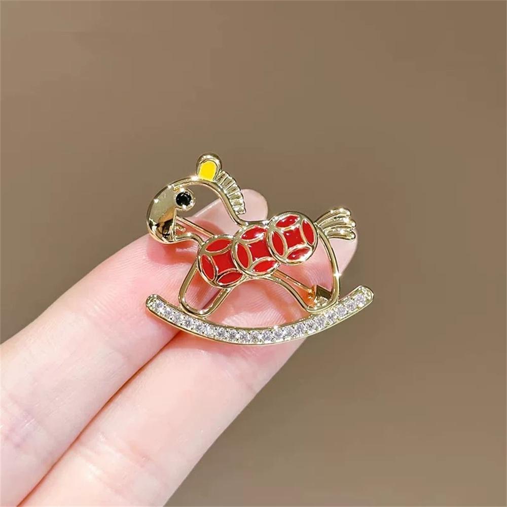 Horse Clothing Pin Autumn Release Golden Horse Brooch Openwork Horse Pin Openwork Women Fashion Brooch For Gifting Women Formal