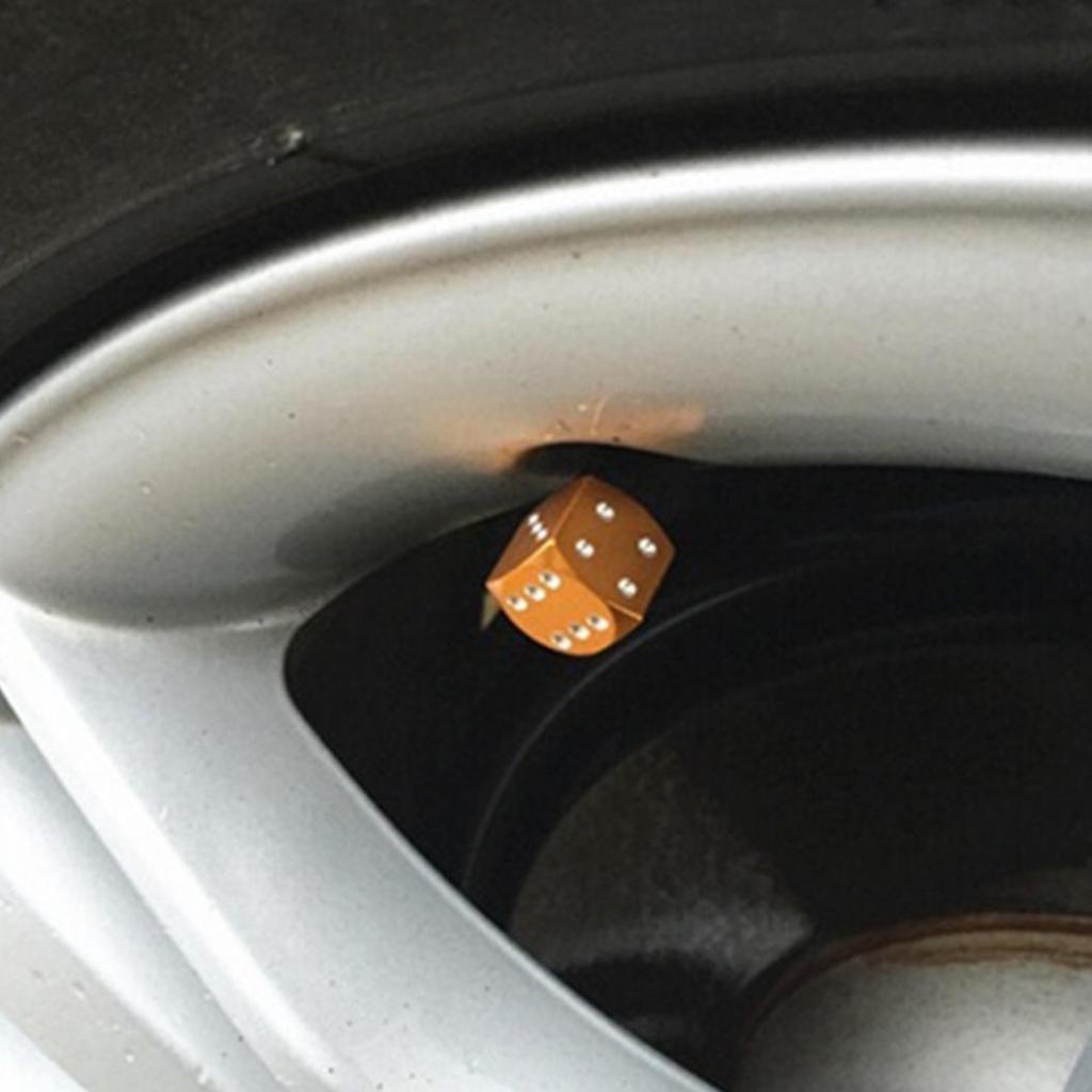 4 шт. в форме кубиков, колеса автомобиля, мотоцикла, шины, шток воздушного клапана, противопыльные колпачки