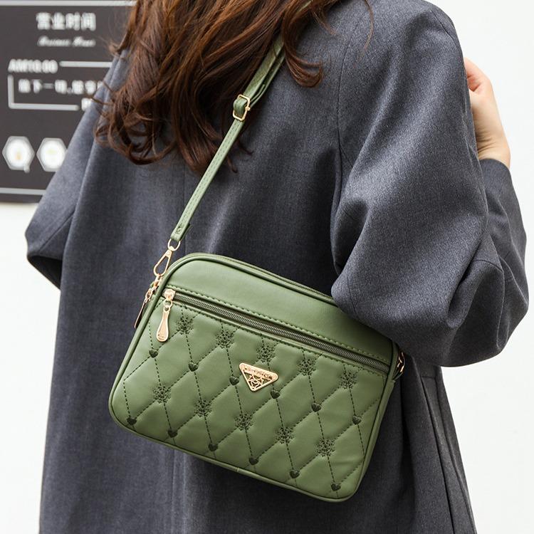 Сумки Вышитая сумка подмышку Новый стиль Модная маленькая квадратная сумка Модная и универсальная сумка на одно плечо