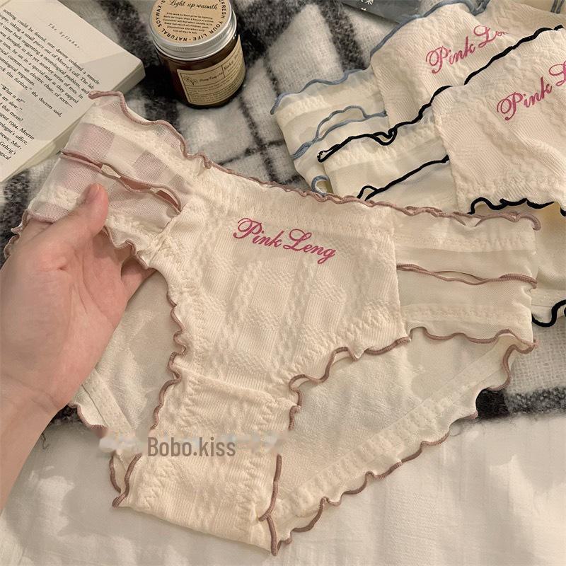 2024 Mid-Waist Japanese Style Sexy Briefs with Hollow Design and Pure Cotton Crotch