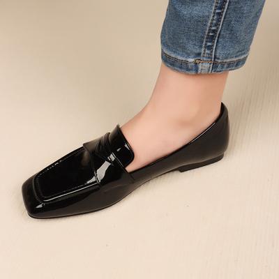 Новый лаковый модный стиль женские весенние туфли 2025 на низком каблуке с квадратным носком из коровьей кожи с глубоким вырезом