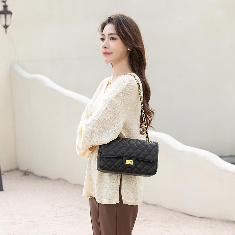 Сумка под мышкой на цепочке с бриллиантами и икрой  Новый стиль для поездок на работу и свиданий Женская сумка  Модная и универсальная сумка кроссбоди на одном плече