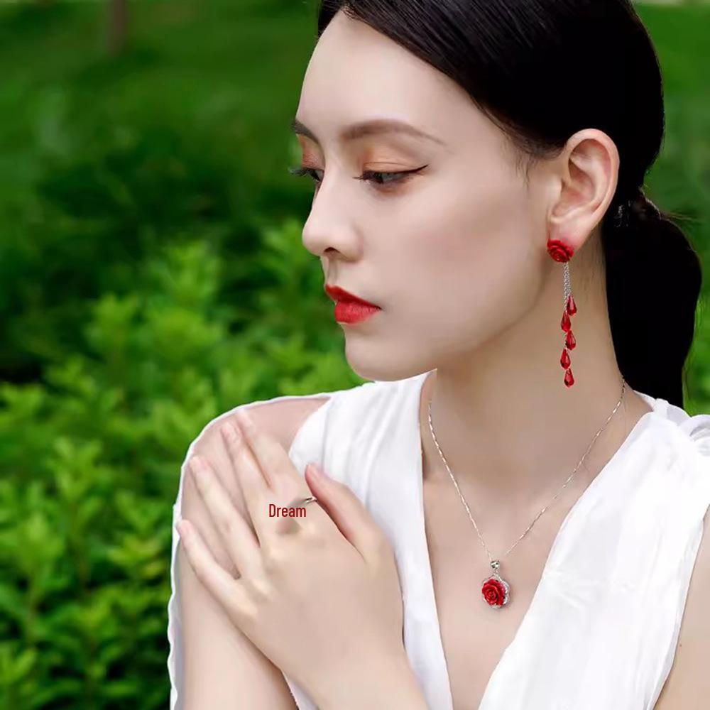 Серьги-пусеты и серьги-подвески 'Февральская роза' 'Серебряная игла' 'Красный цветок' – Элегантные женские украшения