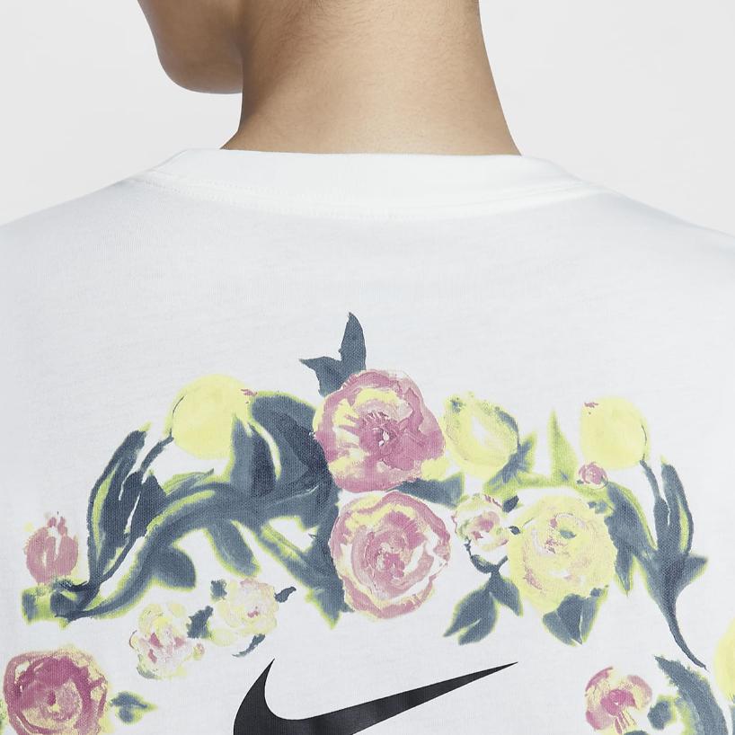 Nike Спортивная одежда Artist Collection Цветочный логотип Графический круглый вырез Футболка Женские футболки Белый HF4684-133