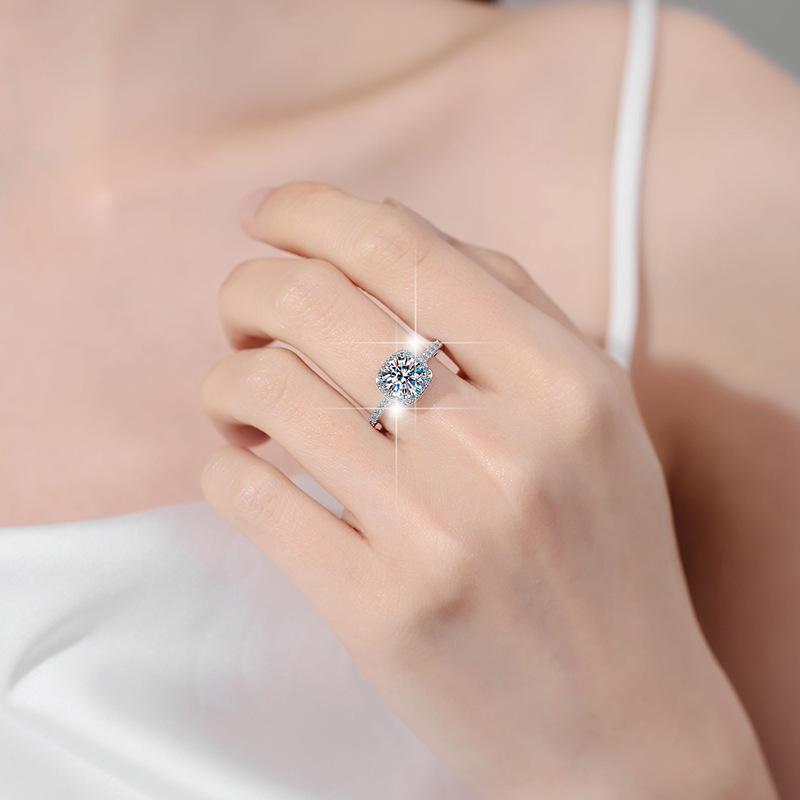 D Color Moissanite Women's Ring 1ct Luxury Inlaid Gold-plated S925 Sterling Silver Ring Engagement Diamond Ring Wedding Ring Gift for Girlfriend