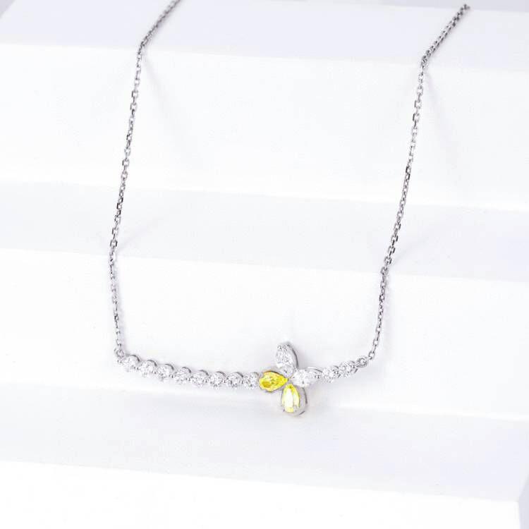 Niche Design Yellow Zircon Four Leaf Clover Necklace for Women's Personality Simple and Versatile Necklace Clavicle Necklace