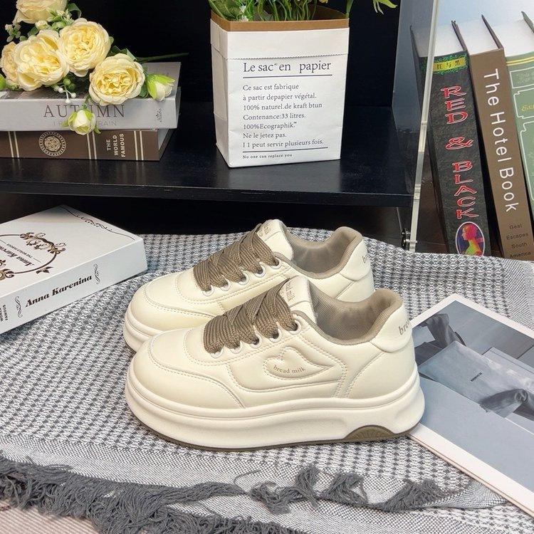 Популярные универсальные туфли на платформе белого цвета, женские весенние нишевые модные туфли для досок 2025 года, новые спортивные и повседневные туфли для женщин