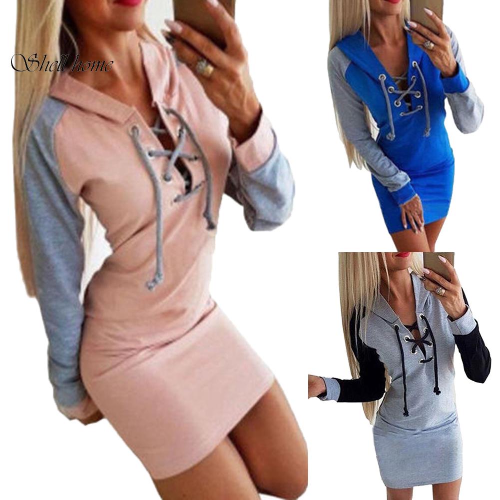 Трикотажное платье с капюшоном