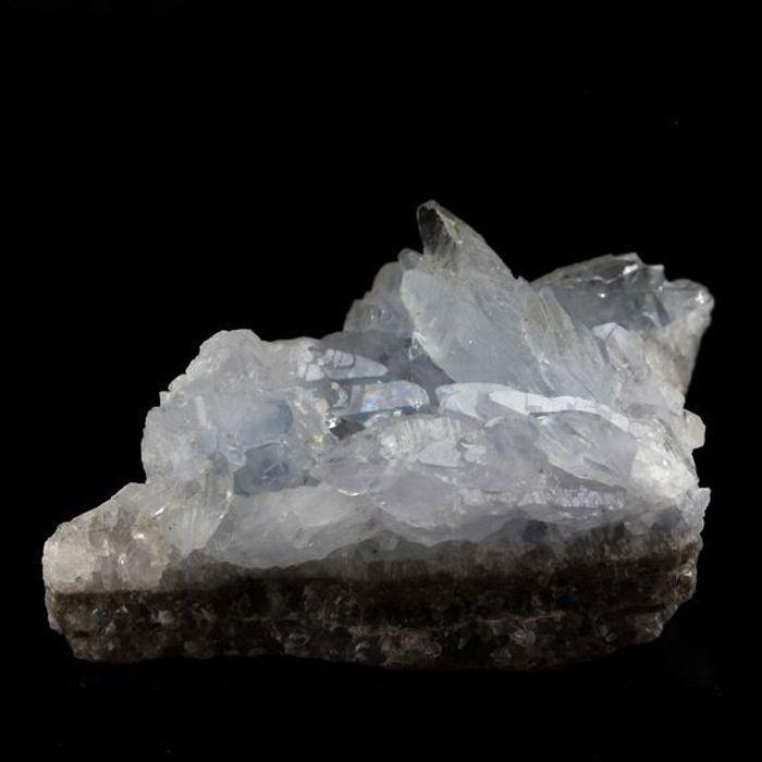 Pierres et Minéraux. Celestine. 92.5 ct. Montalieu-Vercieu, Isère, France..