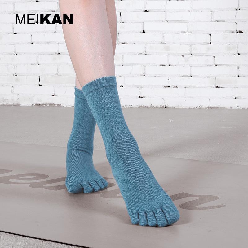 MEIKAN Нескользящие носки до середины икры с разделенными пальцами для йоги, износостойкие, с спортивными гелевыми точками, однотонные, полностью эластичные — Идеально для осени/зимы.