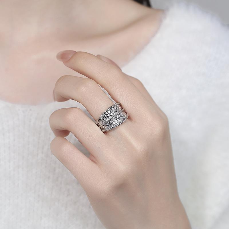 2026 Нишевый Дизайн Чувство Элемент Кольцо Кольцо Неправильная Плиссированная Текстура Широкая Поверхность Женское Простое Открытое Кольцо на Указательный Палец Украшение