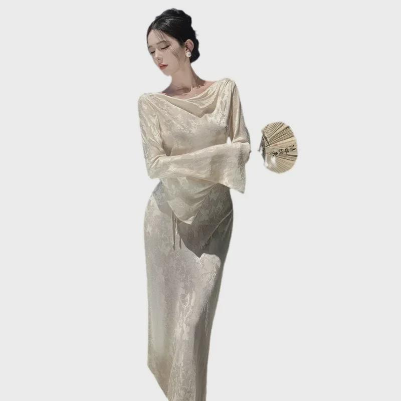 Элегантное китайское платье с воротником из жаккарда и длинными рукавами и узкой талией