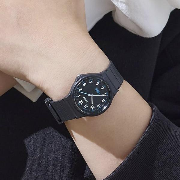 Casio LQ-24B-1BJF [CASIO Collection] Круглые часы из черной смолы, аналоговые