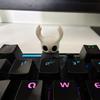 Набор кейкапов из ПВХ Hollow Knight с дизайном Пчелы и Рыцаря для геймеров