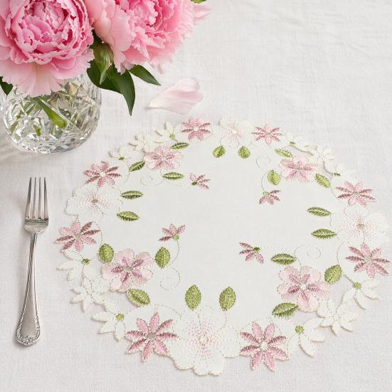 Fabric Placemat, with Hollow Embroidery Round Coasters, Foldable Protection from Heat Stains And Scratches Table Mat for Kitchen