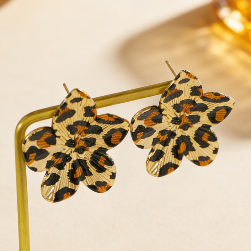 Temperament Leopard Print Geometric Flower Earrings for Women Ladies Vintage Metal Petal Drop Earrings Holiday Jewelry Wholesale