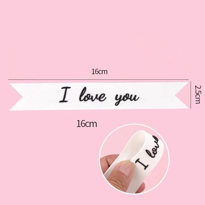 Украшение торта ко Дню матери: Милые елочные игрушки «Мама и лучшая подруга» - Утка-звезда интернета, подключаемая к розетке.