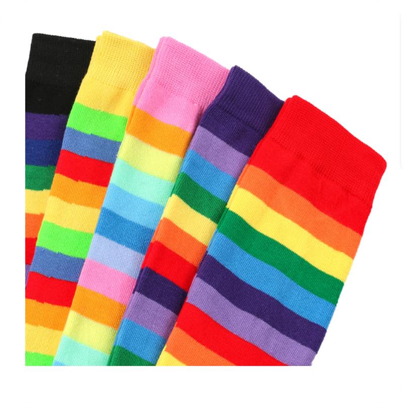 Радужные полосатые длинные гольфы выше колена женские фестивальные костюмные аксессуары для выступлений танцев красочные полосатые носки оптом