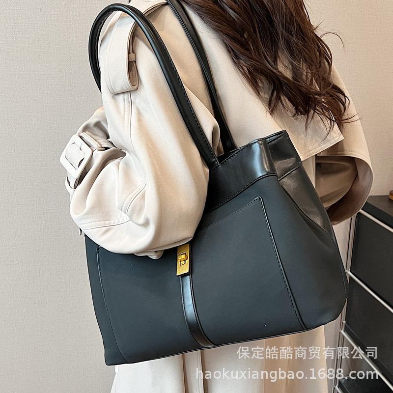 Сумка-тоут премиум-класса большой вместимости для поездок на работу женская 2025 зима новая модная портативная сумка-тоут универсальная ретро сумка через плечо