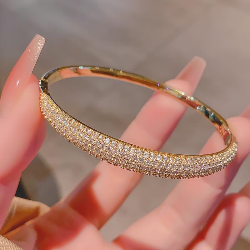 New Half-circle Bracelet with Light Luxury and High-end Feel Buckle Bracelet with Versatile Light Luxury and High-end Feel