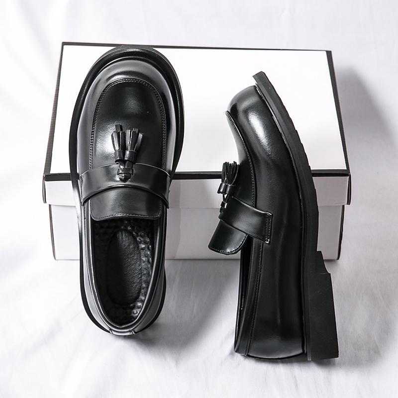 Модная мужская повседневная обувь Модные деловые мокасины без застежек Лоферы Высококачественные мужские кожаные свадебные туфли Модные вечерние лоферы с кисточками