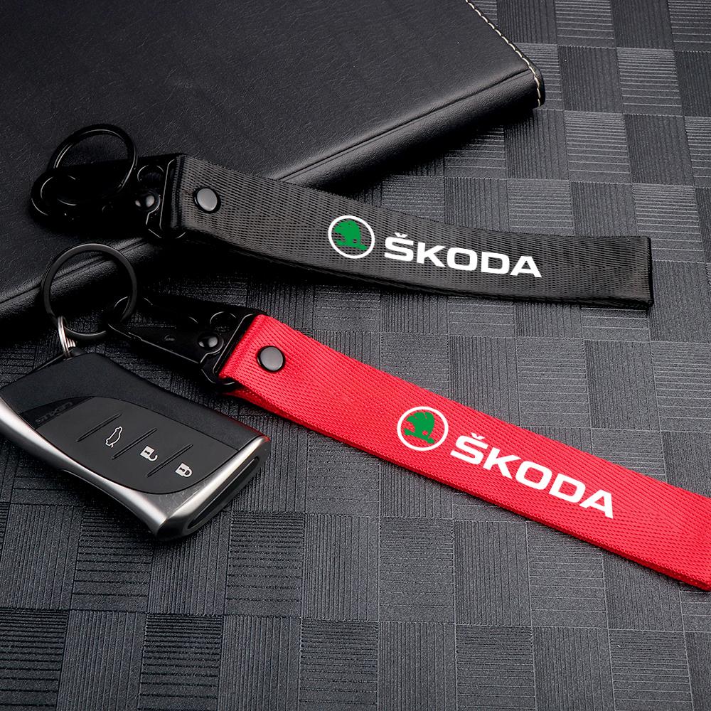 PBMN1 Car Styling Keychains Key Chain Rings Pendant Hubcap Accessories For Skoda Rapid Fabia Kodiaq Octavia Yeti Superb Karop Roomster