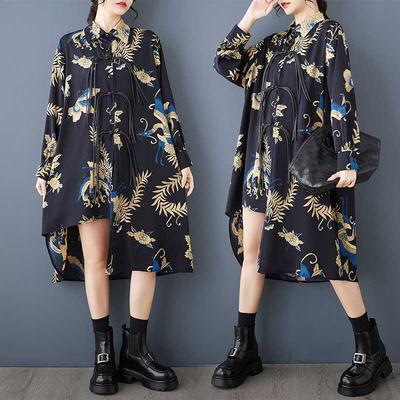 Весенне-осеннее платье средней длины на пуговицах