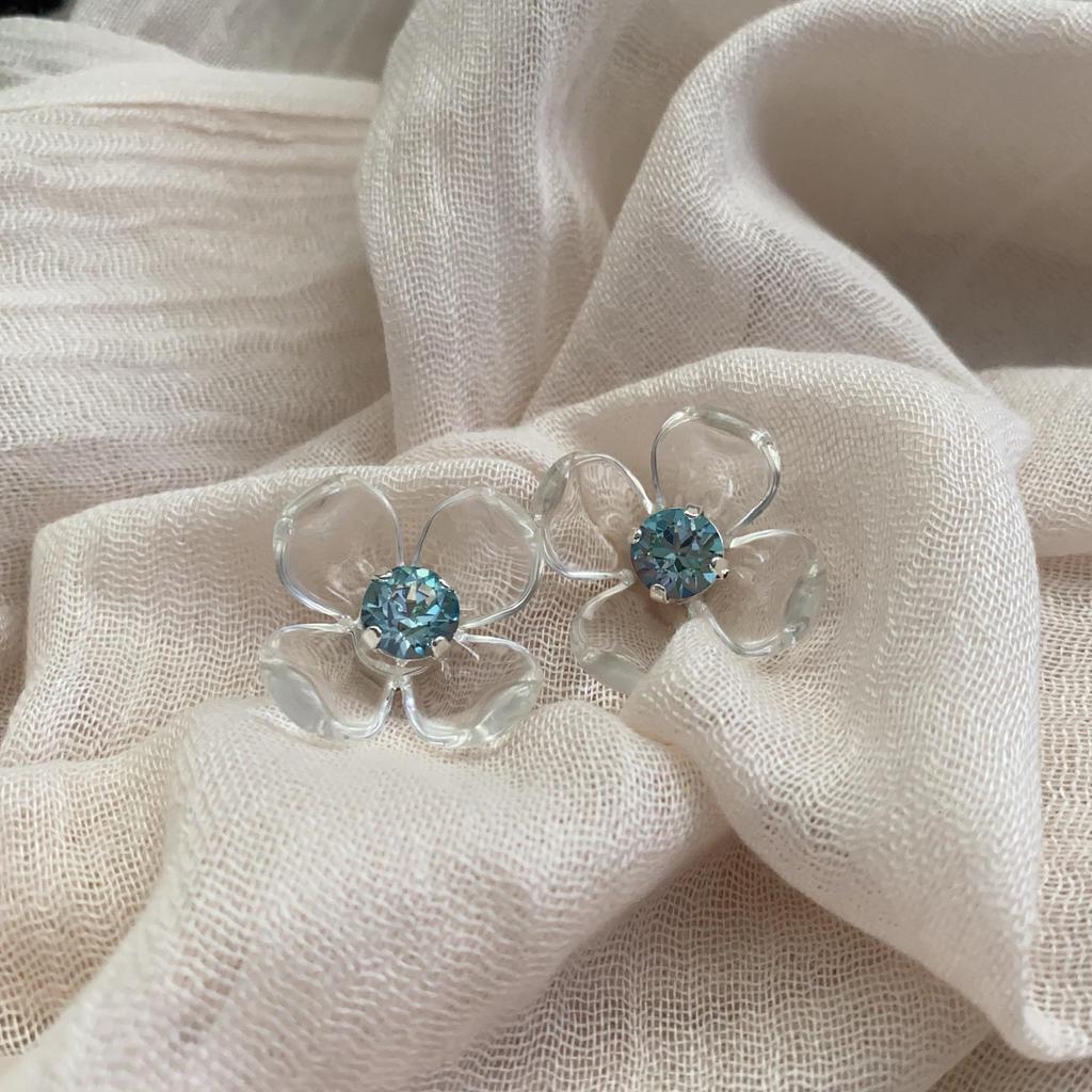 Han Fan Cute Zircon Flower Rhinestone Earrings Fresh Fairy Fluttering Flower Sweet Stud Earrings Commuter Earrings