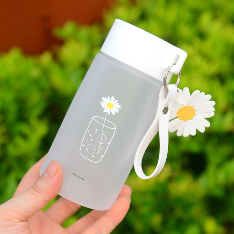 Small Daisy Plastic Cup, Simple and Fresh, Portable Water Cup, Leak-proof and Drop-resistant, Handy Cup with Drawstring