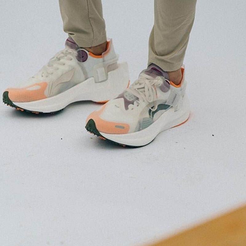 Женская модель Li Ning Wind Ranger X Soulland 'Natural Orange' ARHQ356-1