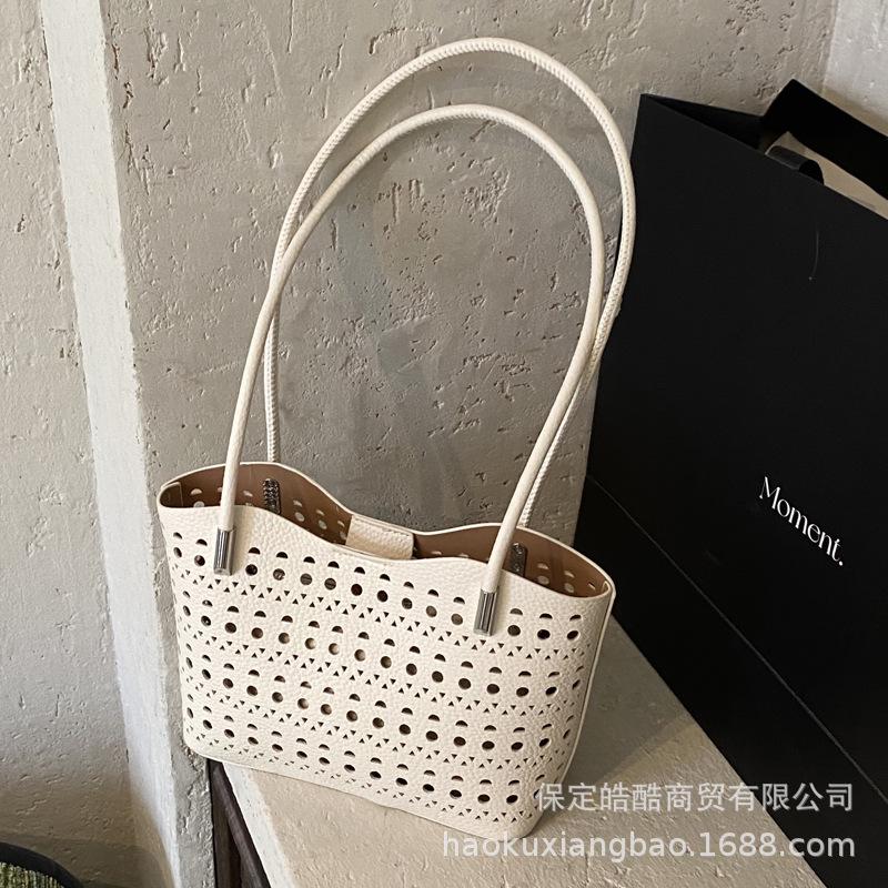 Вместительная ажурная сумка женская лето 2025 новая универсальная на плечо сумка для мамы и ребенка для отдыха работы поездок сумка-тоут