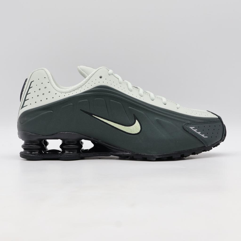 HQ1988-300 Nike Shox R4 Черный Ель Еловая Аура Черный Оливковая Аура (Мужской)