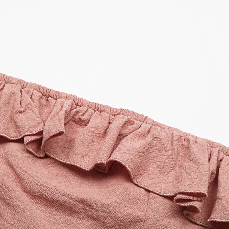 Летнее женское однотонное плиссированное платье с открытыми плечами и длинными карманами на шнуровке