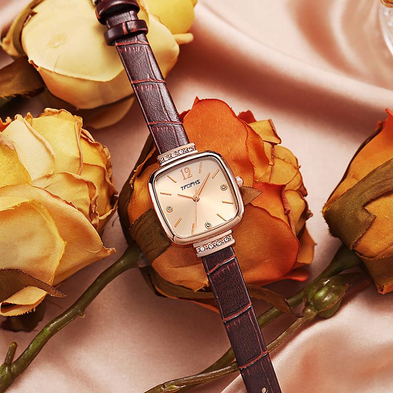 Цифровые часы с бабочкой на ремне, женские часы, модные персонализированные простые часы