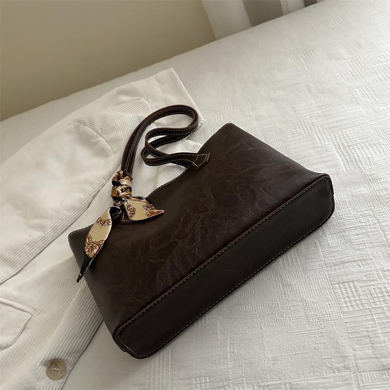 Большая сумка-тоут в уличном стиле с внутренним карманом и молнией для ежедневного ношения в офис