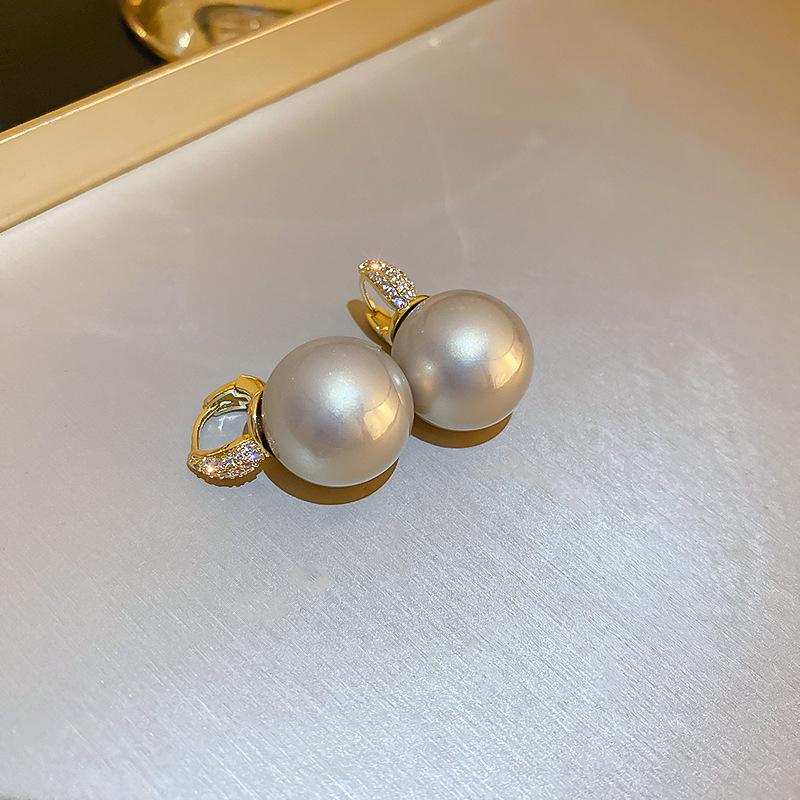 Elegant Zircon Pearl French Retro Luxury Earrings 2025