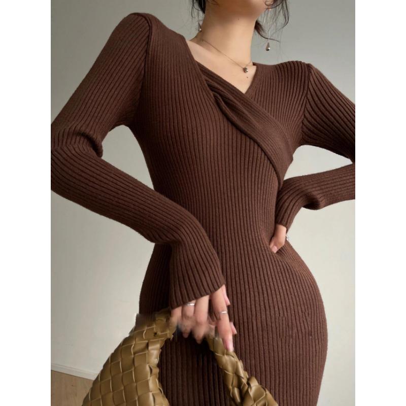 [] Ретро и тонкая талия, дизайнерский сенс, осенне-зимнее универсальное трикотажное облегающее платье-комбинация с V-образным вырезом